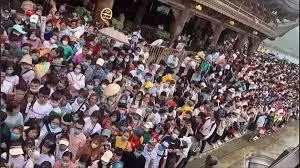 Gần 5 vạn người đổ về chùa Tam Chúc ngày 14/3 gây nên cảnh ùn tắc, đe dọa an toàn phòng dịch Gần 5 vạn người đổ về chùa Tam Chúc ngày 14/3 gây nên cảnh ùn tắc, đe dọa an toàn phòng dịch