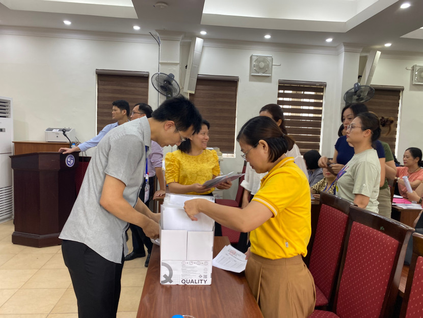 Việc chậm thăng hạng khiến giáo viên bị mất các khoản thu nhập tăng thêm và phụ cấp kèm theo Việc chậm thăng hạng khiến giáo viên bị mất các khoản thu nhập tăng thêm và phụ cấp kèm theo