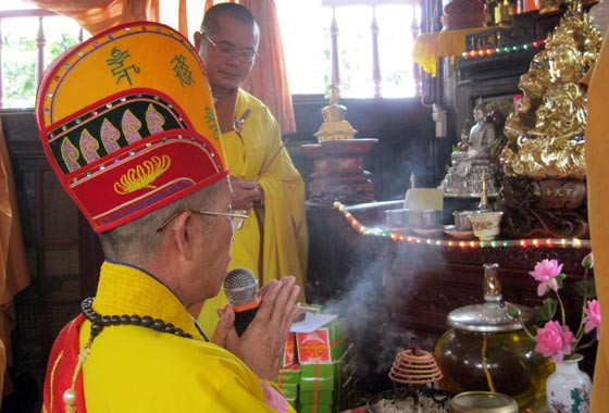 Giữa khoảnh khắc quá khứ, hiện tại và tương lai, tất cả Tăng ni, Phật tử cùng tâm nguyện cho Quốc thái dân an, mong phúc đức của Đức Phật tỏa sáng, cứu giúp con người thoát khỏi khổ đau, tìm thấy bến bờ bình yên Giữa khoảnh khắc quá khứ, hiện tại và tương lai, tất cả Tăng ni, Phật tử cùng tâm nguyện cho Quốc thái dân an, mong phúc đức của Đức Phật tỏa sáng, cứu giúp con người thoát khỏi khổ đau, tìm thấy bến bờ bình yên