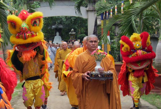 Thành kính cung rước Xá Lợi Đức Phật về Tu viện Bát Nhã Một chút tĩnh lặng trước giờ hành lễ ca ngợi Đức Phật Thành kính cung rước Xá Lợi Đức Phật về Tu viện Bát Nhã Một chút tĩnh lặng trước giờ hành lễ ca ngợi Đức Phật