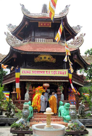 Bảo tháp của tu viện Bát Nhã vừa được xây dựng là nơi an vị Xá lợi Đức Phật và tượng vàng Bồ Tát Bảo tháp của tu viện Bát Nhã vừa được xây dựng là nơi an vị Xá lợi Đức Phật và tượng vàng Bồ Tát