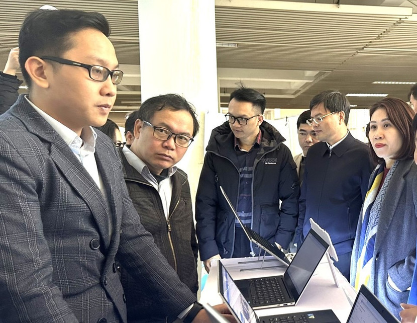 Hà Nội tích cực triển khai chuyển đổi số trong giáo dục Hà Nội tích cực triển khai chuyển đổi số trong giáo dục