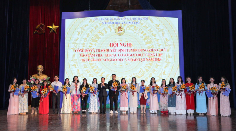 Giám đốc Sở GD-ĐT Hà Nội mong muốn viên chức mới cùng các thế hệ đi trước chung tay vun đắp cho truyền thống ngành giáo dục Thủ đô