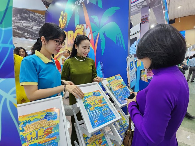 Khách tham quan sẽ có nhiều trải nghiệm thú vị khi đến với các chương trình khuyến mại tour, vé máy bay, phòng khách sạn, các sản phẩm OCOP địa phương tại VITM 2025