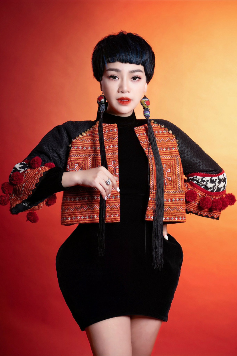 Ngọc Khuê nảy ra ý tưởng sẽ thực hiện một đêm nhạc gây quỹ từ thiện, viết tiếp ước mơ đến trường và được học hành của các nạn nhân trong vụ cháy ở Khương Hạ Ngọc Khuê nảy ra ý tưởng sẽ thực hiện một đêm nhạc gây quỹ từ thiện, viết tiếp ước mơ đến trường và được học hành của các nạn nhân trong vụ cháy ở Khương Hạ