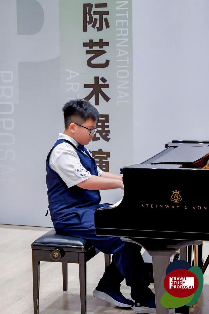 Thí sinh Võ Hoàng Duy đã xuất sắc giành giải Bạc tại nhóm thi thanh, thiếu niên.