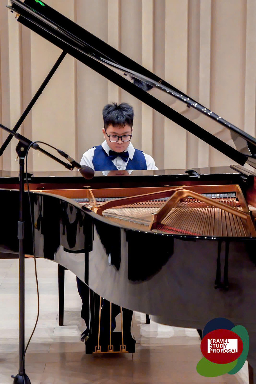 Thí sinh Võ Hoàng Duy đã xuất sắc giành giải Bạc tại nhóm thi thanh, thiếu niên.