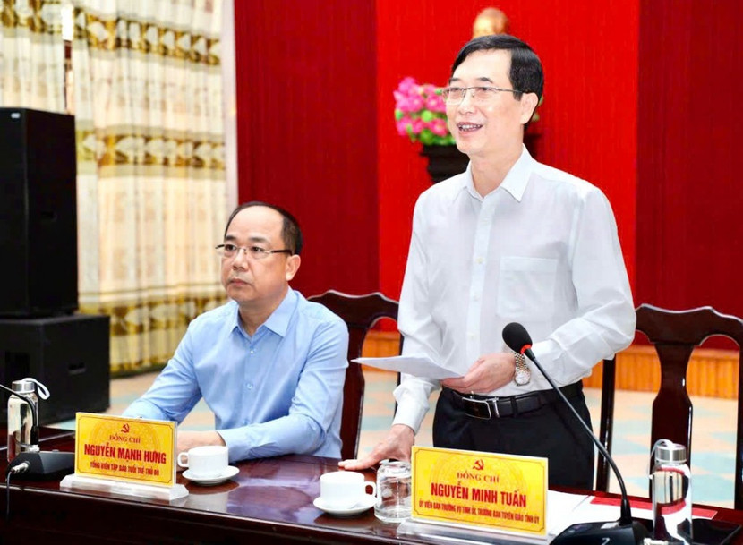 Đồng chí Nguyễn Minh Tuấn, UVBTV, Trưởng Ban Tuyên giáo Tỉnh uỷ Yên Bái phát biểu tại chương trình