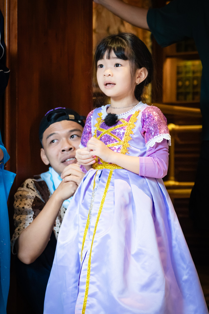 Dứa - con gái diễn viên Trung Ruồi Dứa - con gái diễn viên Trung Ruồi