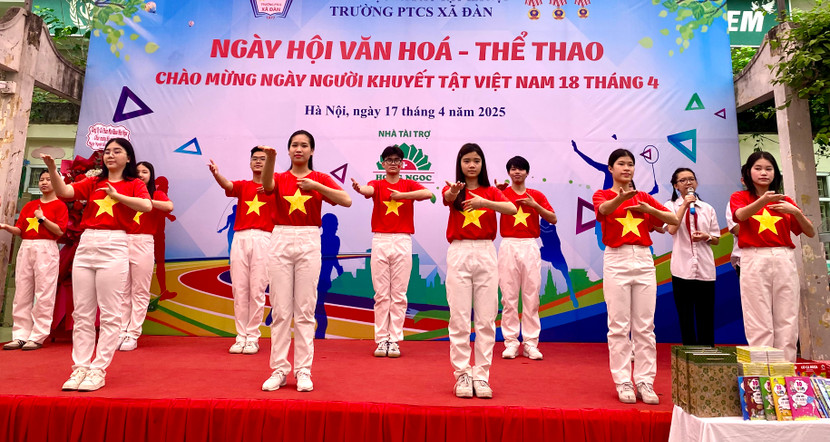 Thầy trò trường PTCS Xã Đàn kỷ niệm ngày Người khuyết tật Việt Nam Thầy trò trường PTCS Xã Đàn kỷ niệm ngày Người khuyết tật Việt Nam