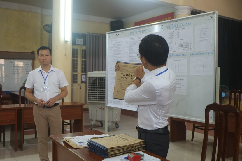 Thí sinh thi tốt nghiệp THPT 2025 sẽ thi 4 môn, trong đó có 2 môn bắt buộc, 2 môn tự chọn