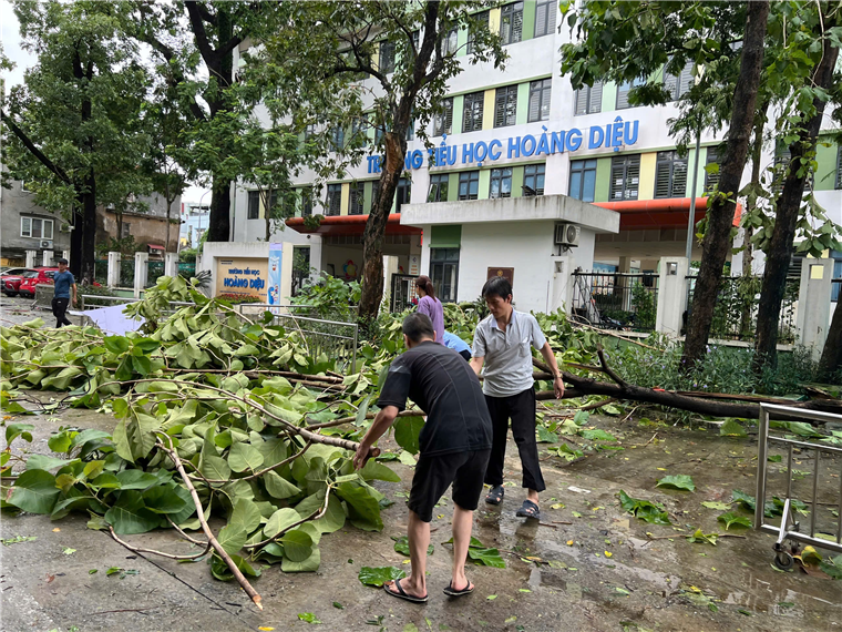 Các trường học ở Hà Nội Tích cực dọn dẹp đón học sinh đi học trở lại