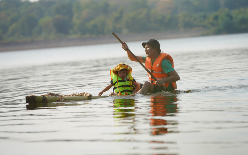 Nhạc sĩ Nguyễn Hải Phong và cậu con trai 4 tuổi Nguyễn Nhật Minh Khôi (bé Sun)