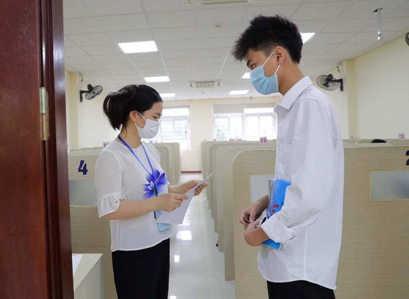 Sáng 10/6, ĐHQGHN tổ chức thi đợt 1 ĐGNL trong điều kiện đảm bảo giãn cách 2 mét