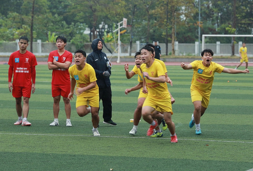 THPT Nguyễn Trãi (Thường Tín) nghẹt thở giành chiến thắng trên chấm 11m THPT Nguyễn Trãi (Thường Tín) nghẹt thở giành chiến thắng trên chấm 11m