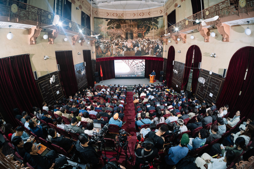 Toạ đàm “Gỗ trong kiến trúc công cộng - Vật liệu truyền thống và giải pháp cho tương lai”. Chương trình hướng đến việc kết nối và chia sẻ về tính ứng dụng của vật liệu gỗ trong kiến trúc công trình công công cộng