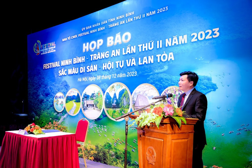 Ông Nguyễn Mạnh Cường- Giám đốc Sở VH-TT Ninh Bình chủ trì cuộc họp báo