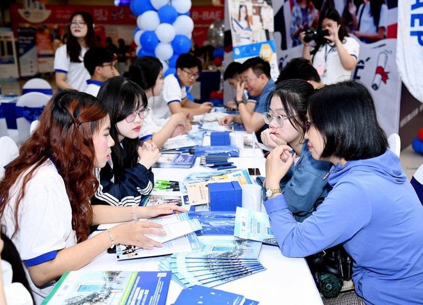 Năm 2025, Đại học Kinh tế Quốc dân tuyển sinh tổng số 8.500 chỉ tiêu, tăng khoảng 7% so với năm 2024