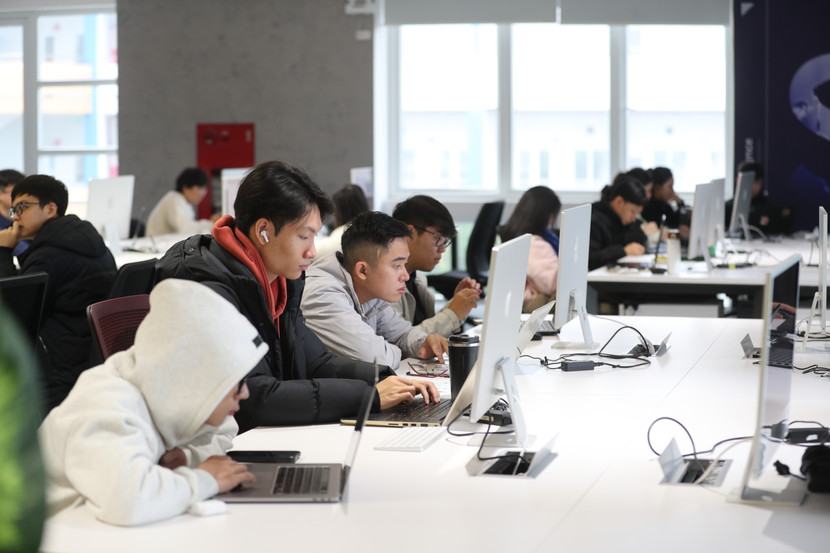 Học sinh muốn học hệ cử nhân, kỹ sư các ngành về vi mạch bán dẫn, nếu xét tuyển bằng kết quả thi tốt nghiệp trung học phổ thông điểm toán đạt tối thiểu 8/10. Học sinh muốn học hệ cử nhân, kỹ sư các ngành về vi mạch bán dẫn, nếu xét tuyển bằng kết quả thi tốt nghiệp trung học phổ thông điểm toán đạt tối thiểu 8/10.