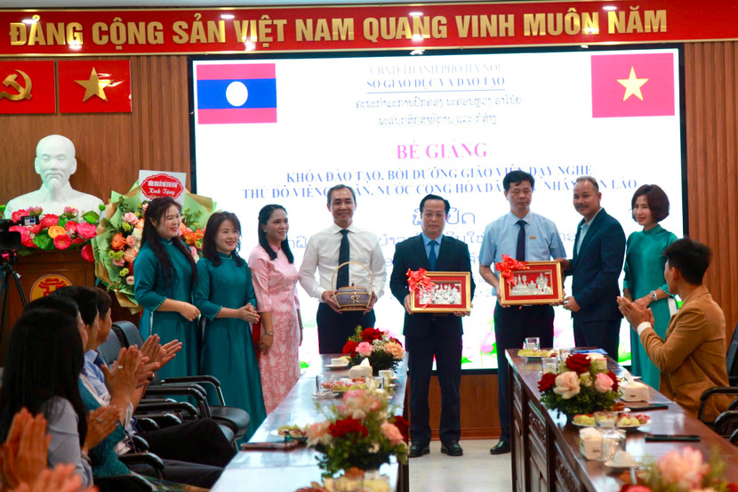 Đoàn giáo viên Lào bày tỏ ấn tượng mạnh với sự quan tâm, hỗ trợ của nhà trường và Sở GD-ĐT Hà Nội