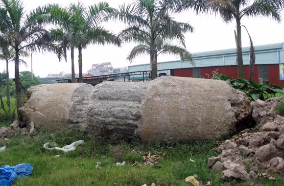 Nhiều loại phế thải "khủng" được đổ ra đường đã được PV ANTĐ ghi hình chi tiết Nhiều loại phế thải "khủng" được đổ ra đường đã được PV ANTĐ ghi hình chi tiết