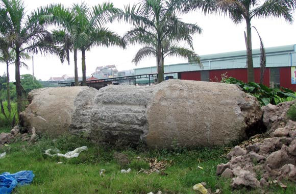 Nhiều loại phế thải "khủng" được đổ ra đường đã được PV ANTĐ ghi hình chi tiết Nhiều loại phế thải "khủng" được đổ ra đường đã được PV ANTĐ ghi hình chi tiết