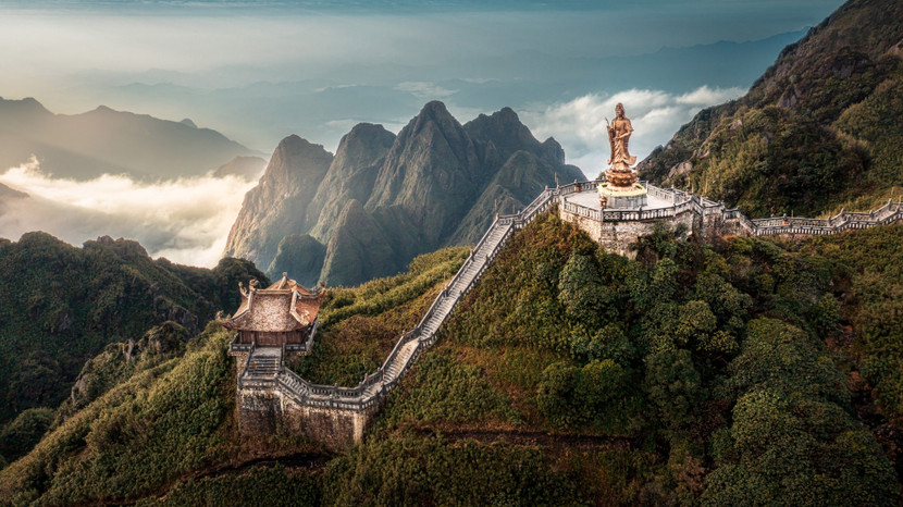 “Bình minh trên Nóc nhà Đông Dương” của tác giả Vũ Ngọc Tuấn