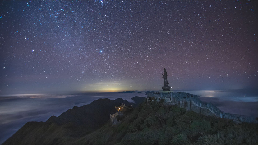 Nhiếp ảnh gia Nguyễn Bảo Long, một người con của Lào Cai tham dự với video timelapse “Fansipan đêm huyền diệu”.