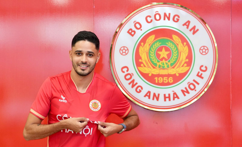 Leo Artur trong màu áo Công an Hà Nội FC