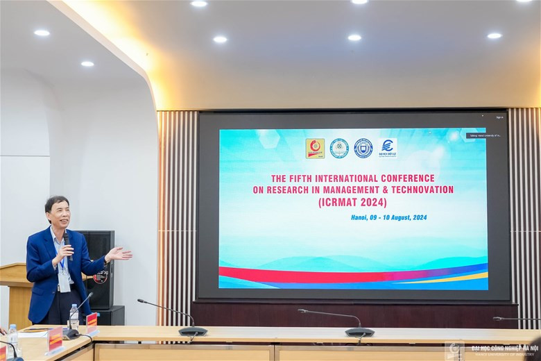 TS. Võ Trí Thành, Viện trưởng Viện Chiến lược Thương hiệu và Cạnh tranh, Việt Nam với báo cáo “Twin transformation and implications for governance”. (Chuyển đổi kép và gợi ý với quản trị). TS. Võ Trí Thành, Viện trưởng Viện Chiến lược Thương hiệu và Cạnh tranh, Việt Nam với báo cáo “Twin transformation and implications for governance”. (Chuyển đổi kép và gợi ý với quản trị).