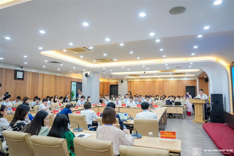 Hội thảo cũng đóng vai trò cầu nối cho các nhà khoa học trong việc trao đổi tri thức, học thuật và gắn kết, hợp tác nghiên cứu Hội thảo cũng đóng vai trò cầu nối cho các nhà khoa học trong việc trao đổi tri thức, học thuật và gắn kết, hợp tác nghiên cứu