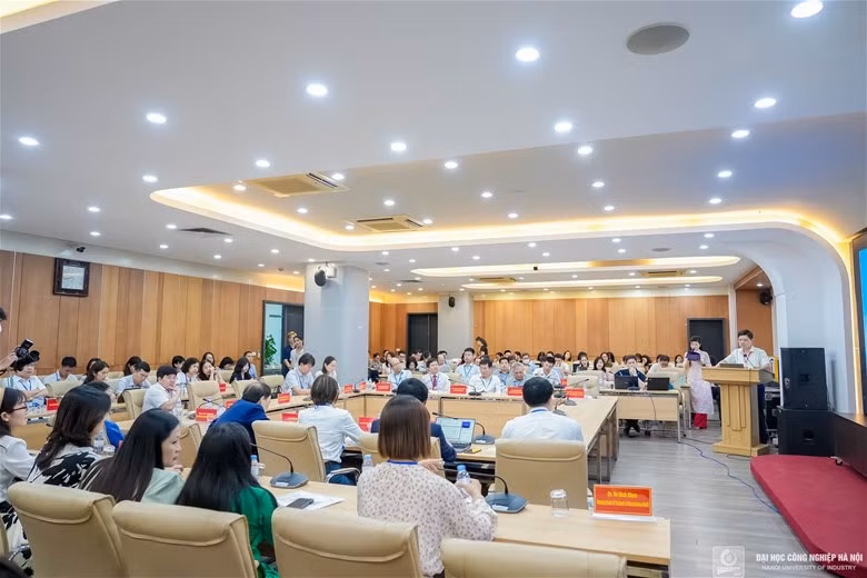 Hội thảo cũng đóng vai trò cầu nối cho các nhà khoa học trong việc trao đổi tri thức, học thuật và gắn kết, hợp tác nghiên cứu