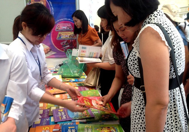 Bộ sách giáo khoa mới cao hơn giá của cả bộ sách giáo khoa lớp 1 hiện hành từ 3,3 lần đến 3,7 lần Bộ sách giáo khoa mới cao hơn giá của cả bộ sách giáo khoa lớp 1 hiện hành từ 3,3 lần đến 3,7 lần