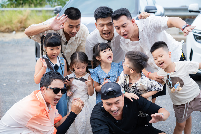 Các cặp bố con vui mừng gặp nhau ở chặng cuối Các cặp bố con vui mừng gặp nhau ở chặng cuối