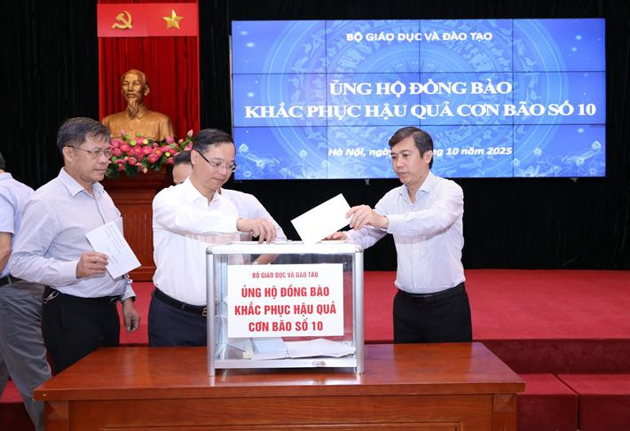 Ngành giáo dục ủng hộ khắc phục hậu quả bão số 10 hơn 3,6 tỷ đồng ảnh 1