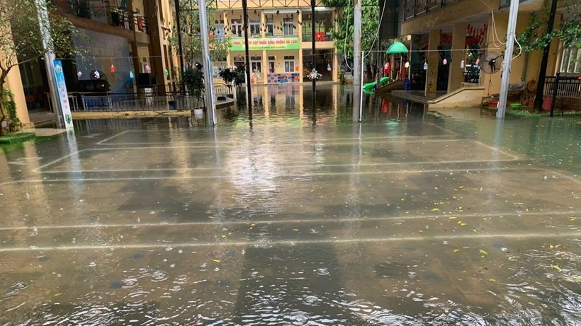 Nhiều trường học khu vực Mỹ Đình chưa thể cho học sinh đến trường trong ngày 8/10