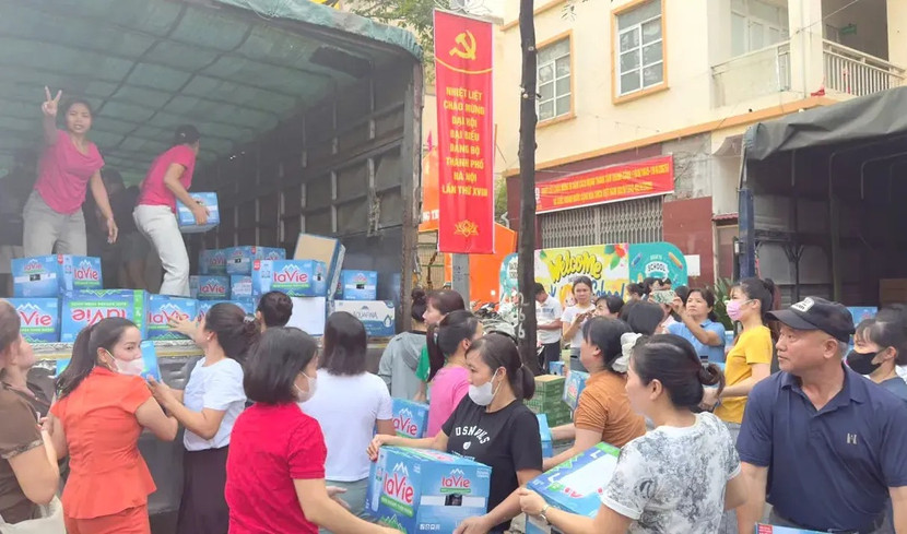 Hơn 100 tấn hàng đã được ngành giáo dục Thủ đô ủng hộ tới trường học bị ảnh hưởng bão lũ ở Thái Nguyên Hơn 100 tấn hàng đã được ngành giáo dục Thủ đô ủng hộ tới trường học bị ảnh hưởng bão lũ ở Thái Nguyên