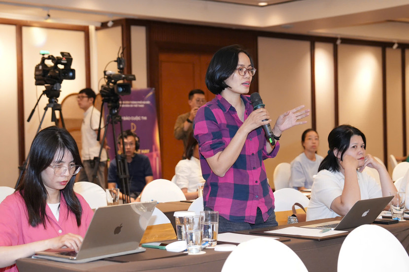 Phóng viên đặt câu hỏi cho BTC về các hoạt động diễn ra trong khuôn khổ cuộc thi