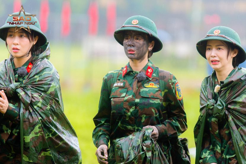 Mie với phần hóa trang Mie với phần hóa trang