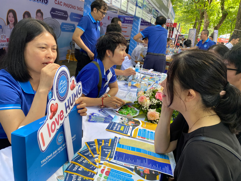 Hệ thống hỗ trợ xét tuyển chung của Bộ GD-ĐT tạo điều kiện thuận lợi cho thí sinh đăng ký xét tuyển trực tuyến Hệ thống hỗ trợ xét tuyển chung của Bộ GD-ĐT tạo điều kiện thuận lợi cho thí sinh đăng ký xét tuyển trực tuyến