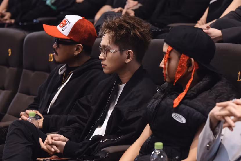 BRay (giữa) đến dự buổi ra mắt mini album của Amee