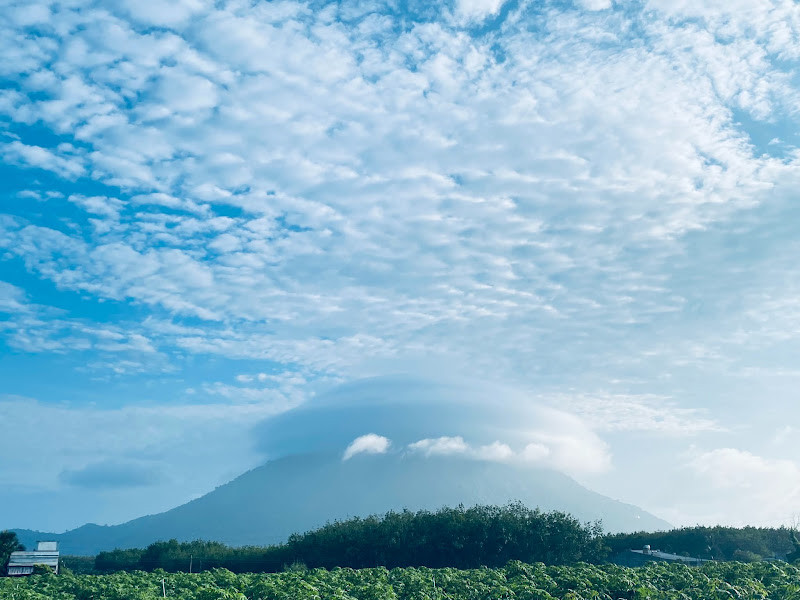 Hiện tượng mũ mây xuất hiện sáng 31/5. Ảnh: Ming Ninh Hiện tượng mũ mây xuất hiện sáng 31/5. Ảnh: Ming Ninh