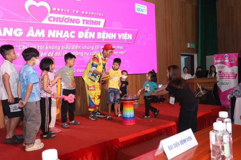 Chương trình Mang âm nhạc tới Bệnh viện Nhi Trung ương