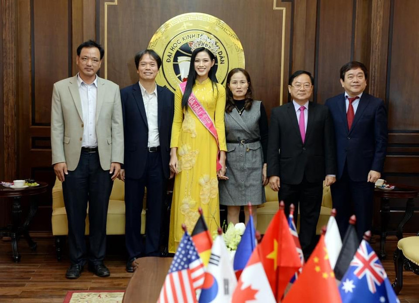 Hoa hậu Đỗ Thị Hà hiện đang là sinh viên năm thứ hai ĐH Kinh tế quốc dân