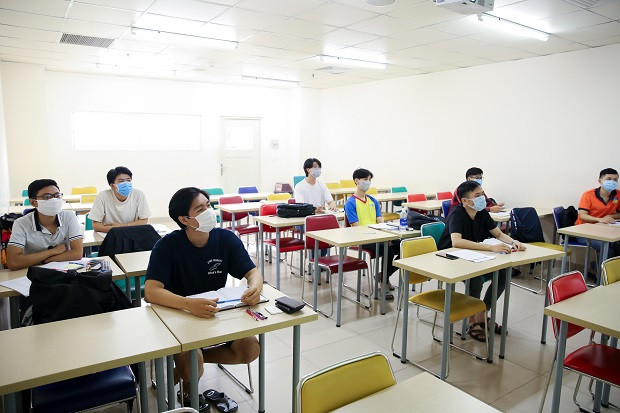 Sinh viên được yêu cầu giữ khoảng cách trong lớp học Sinh viên được yêu cầu giữ khoảng cách trong lớp học