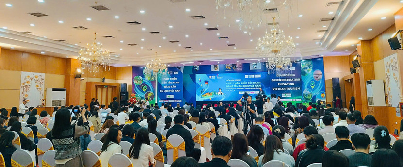 Trong khuôn khổ Hội chợ Du lịch Quốc tế Hà Nội-VITM 2025, Hiệp hội Du lịch Việt Nam đã tổ chức Diễn đàn "Phát triển điểm đến xanh- Nâng tầm du lịch Việt" Trong khuôn khổ Hội chợ Du lịch Quốc tế Hà Nội-VITM 2025, Hiệp hội Du lịch Việt Nam đã tổ chức Diễn đàn "Phát triển điểm đến xanh- Nâng tầm du lịch Việt"