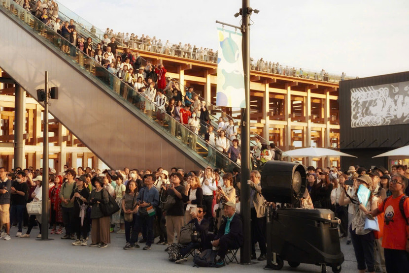 Chương trình biểu diễn của các nghệ sĩ thu hút được sự tham gia của đông đảo công chúng