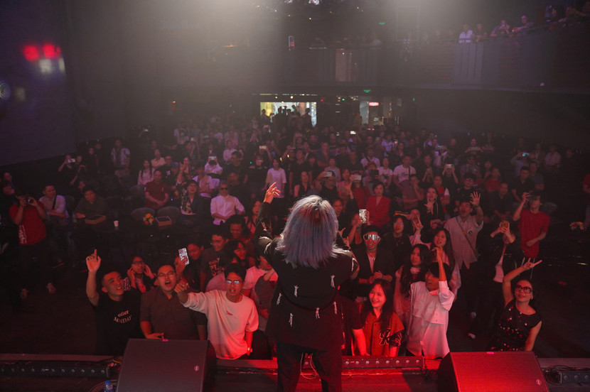 Rất đông khán giả đã tới dự ra mắt album