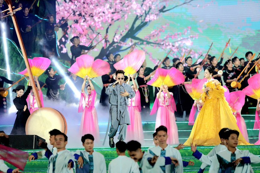 Ngày hội tôn vinh những giá trị văn hóa truyền thống tốt đẹp của các dân tộc vùng Đông Bắc trong nền văn hóa thống nhất, đa dạng của cộng đồng 54 dân tộc Việt Nam (ảnh: Khiếu Minh)