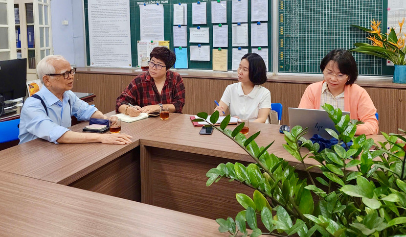 Thầy Nguyễn Văn Hòa dù đã cao tuổi nhưng vẫn liên tục có những đề tài khoa học về nghề sư phạm đạt giải quốc gia